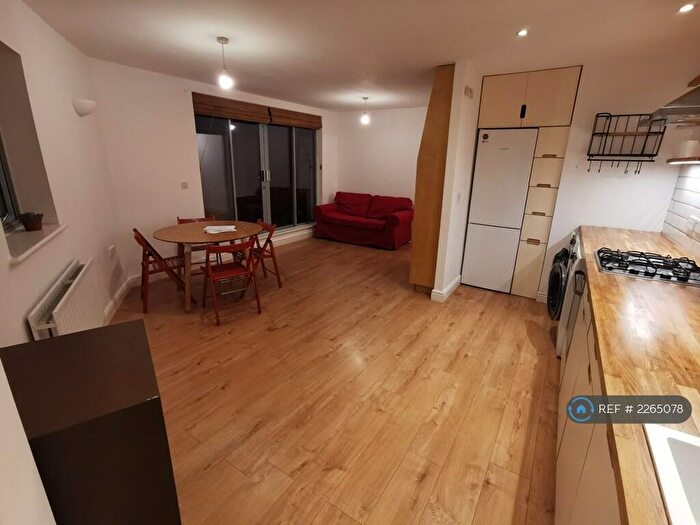 2 Bedroom Flat To Rent In London, London, SE16