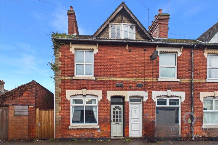 3 Bedroom End Of Terrace House For Sale In Eskdaill Street, Kettering, Northamptonshire, NN16