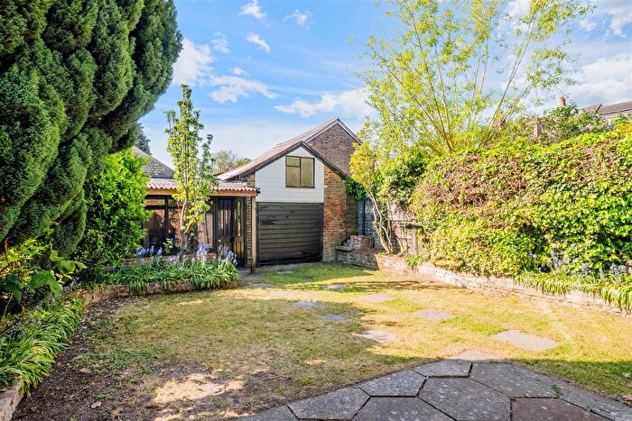 1 Bedroom Flat For Sale In Endsleigh Road, Merstham, RH1