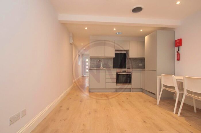1 Bedroom Flat To Rent In Green Lanes, Palmers Green, N13