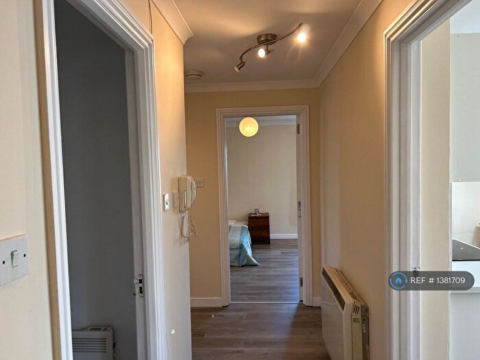 3 Bedroom Flat To Rent In Orchard Street, Aberdeen, AB24