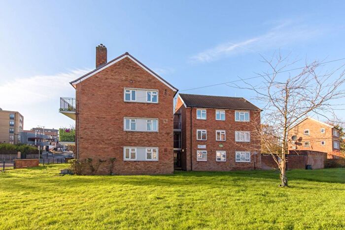 2 Bedroom Flat To Rent In Seafield Road, Arnos Grove, London, N11