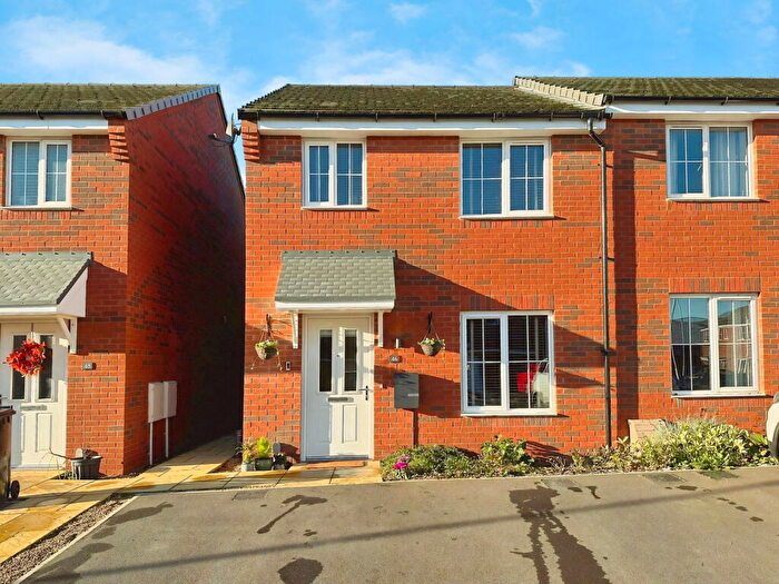 3 Bedroom End Of Terrace House For Sale In Spa Chase, Bourne, Lincolnshire, PE10