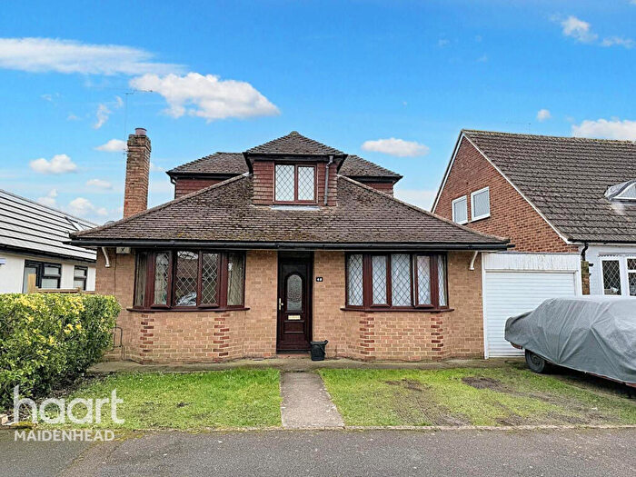 3 Bedroom Bungalow For Sale In Tilstone Close, Windsor, SL4