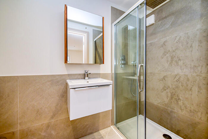 4 Bedroom Detached House For Sale In Northfield Road, Windsor, SL4