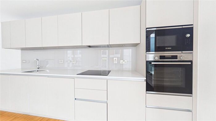2 Bedroom Flat For Sale In Brixton Hill, London, SW2