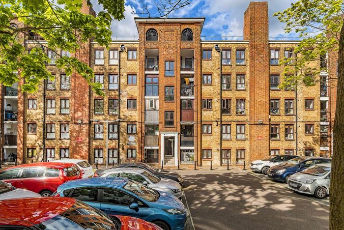 3 Bedroom Flat To Rent In New Park Rd, Brixton, London, SW2