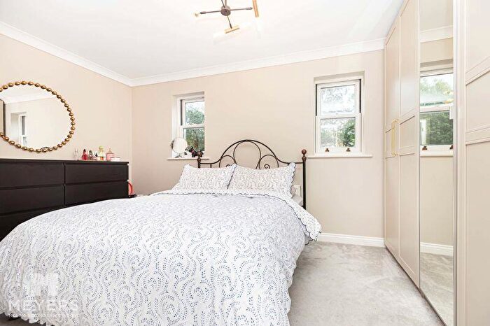 2 Bedroom Flat For Sale In Dean Park Road, Bournemouth, BH1