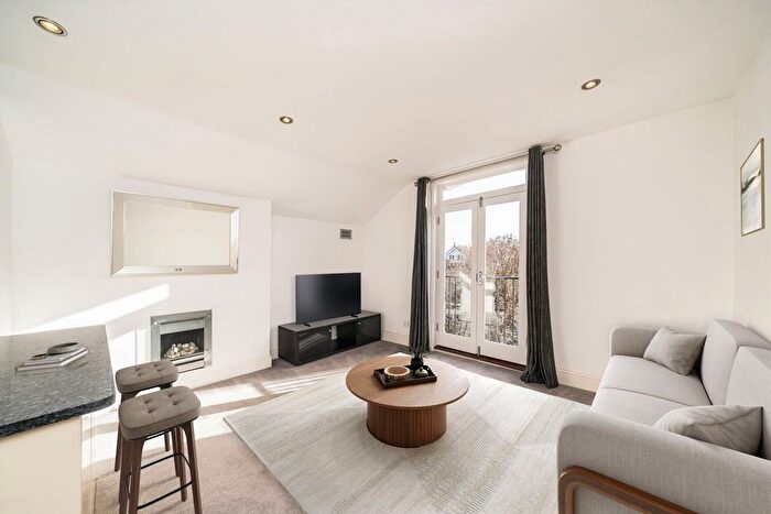 2 Bedroom Flat For Sale In Enmore Road, Putney, SW15