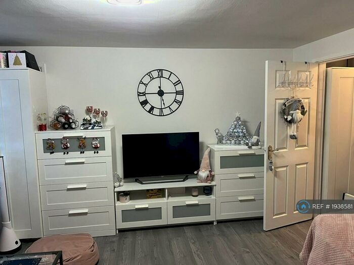 Studio To Rent In Mersey Way, Thatcham, RG18