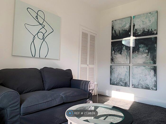 2 Bedroom Flat To Rent In Bruce Street, Stirling, FK8