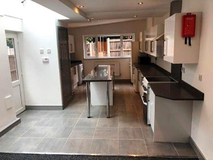 5 Bedroom House To Rent In Heeley Road, Selly Oak, Birmingham, West Midlands, B29