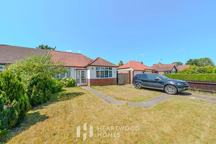 2 Bedroom Semi-Detached Bungalow To Rent In Stanley Avenue, St. Albans, AL2
