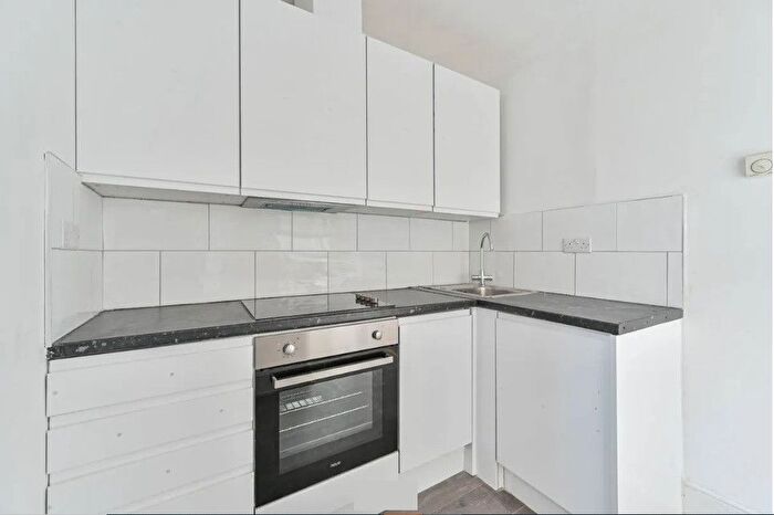 Studio To Rent In Conyers Road, London, SW16
