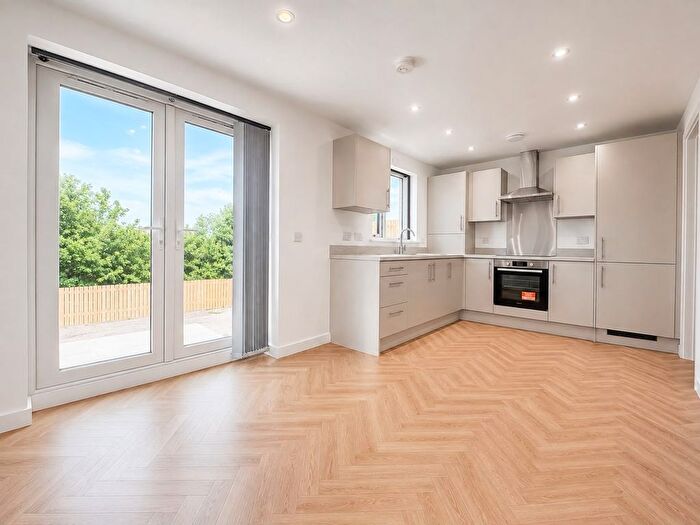 3 Bedroom Detached House To Rent In Field View, Keighley, BD20