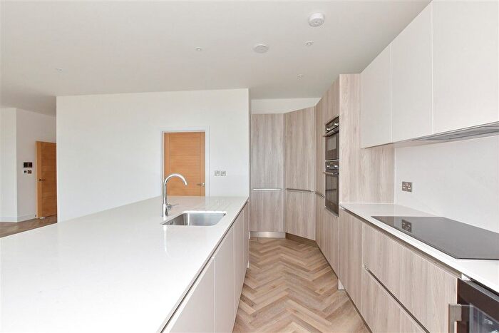 2 Bedroom Flat For Sale In Convent Road, Broadstairs, Kent, CT10