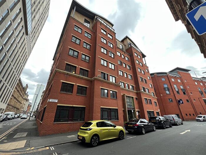 3 Bedroom Apartment To Rent In Dickinson Street, Manchester, M1