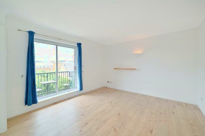 2 Bedroom Flat To Rent In Lamb Court Narrow Street, E14