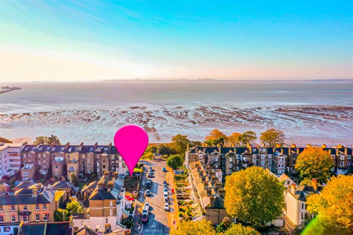 3 Bedroom Detached House For Sale In Clifton Mews, Southend-On-Sea, SS1