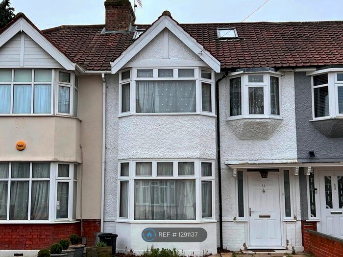 4 Bedroom Terraced House To Rent In Gloucester Road, Romford RM1
