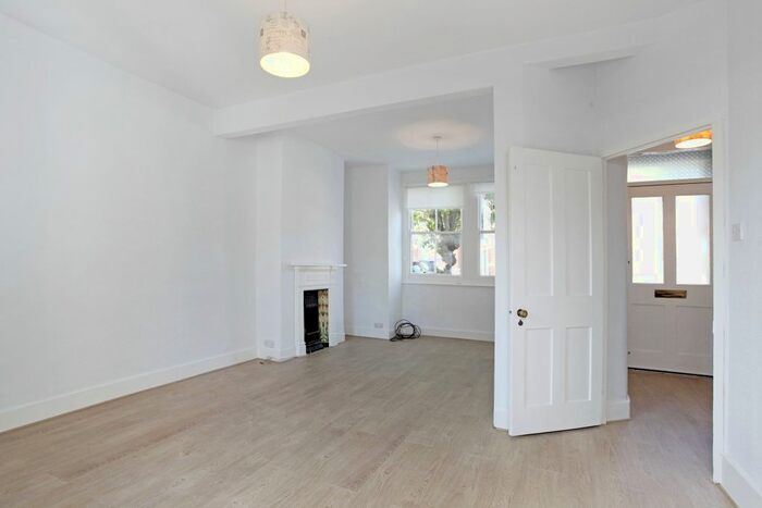 2 Bedroom Flat To Rent In Aysgarth Road, London, SE21