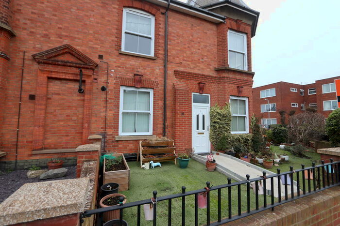 2 Bedroom Apartment To Rent In Cobbold Road, Felixstowe, IP11