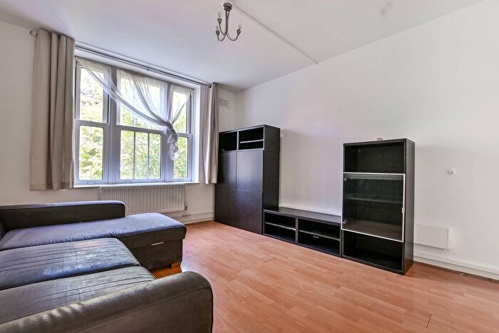 2 Bedroom Flat To Rent In Queens Crescent, Chalk Farm, London, NW5