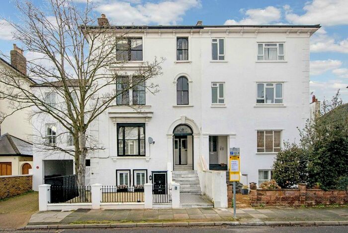 2 Bedroom Flat To Rent In Cadogan Road, Surbiton, KT6