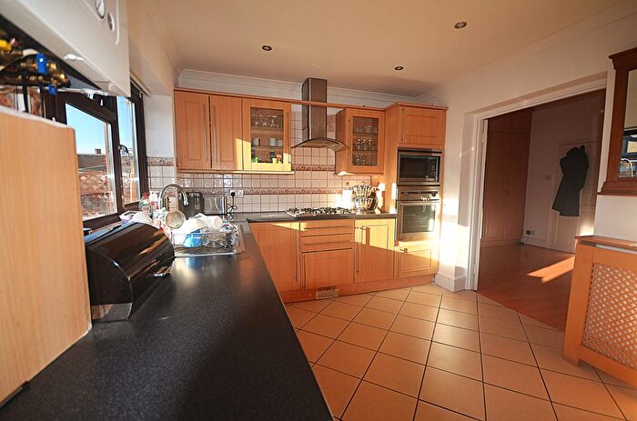 5 Bedroom Terraced House To Rent In Castleton Road, IG3