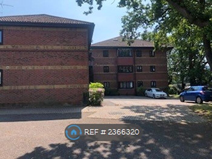 2 Bedroom Flat To Rent In Squires Walk, Southampton, SO19