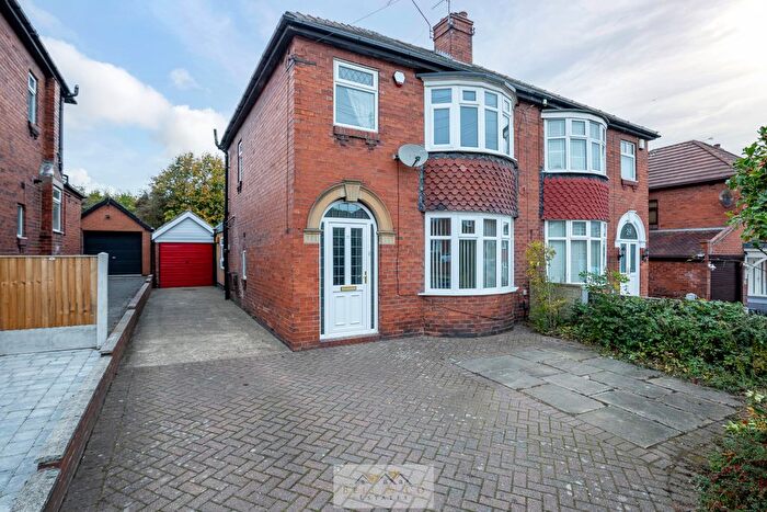 3 Bedroom Semi-Detached House For Sale In Herringthorpe Avenue, Rotherham, S65