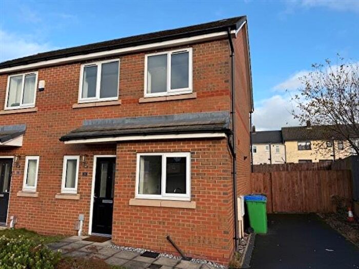 2 Bedroom Semi-Detached House To Rent In Brandlehow Drive, Manchester, M24