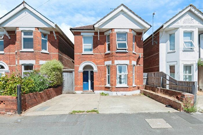 2 Bedroom Flat For Sale In Nortoft Road, Bournemouth, BH8