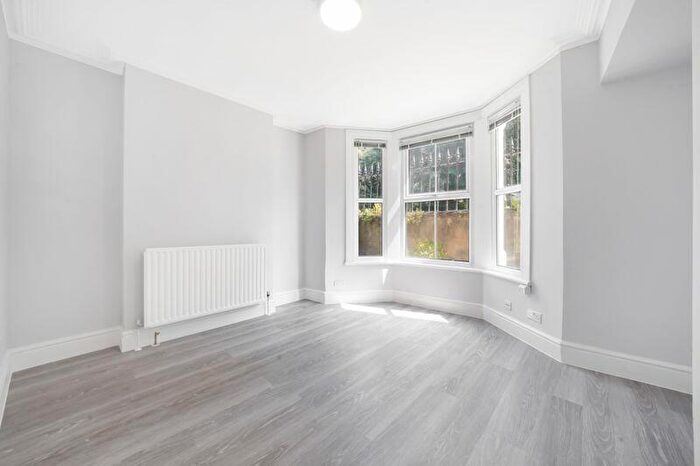 1 Bedroom Flat To Rent In Temple Dwellings, Temple Street, E2