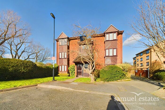 Studio For Sale In Redgrave Close, Croydon, CR0