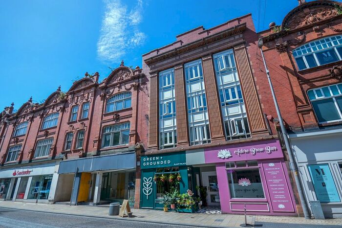 2 Bedroom Flat To Rent In Stamford New Road, Altrincham, WA14