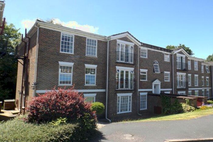 2 Bedroom Flat To Rent In Heathfield Green, Midhurst, GU29