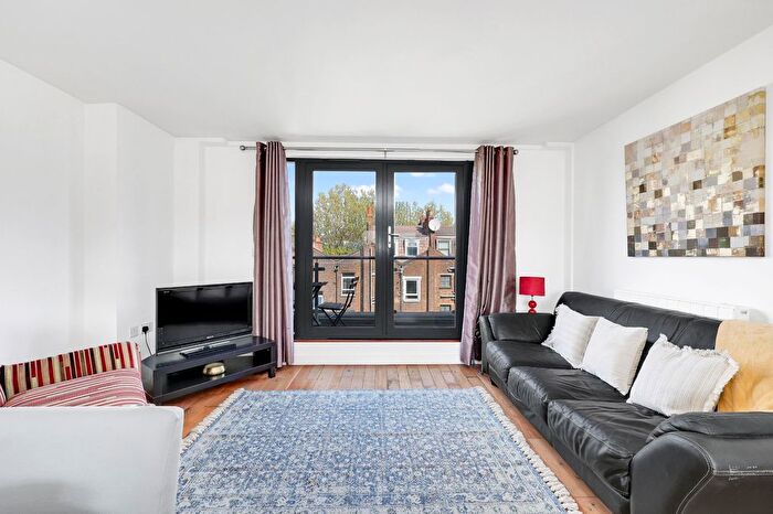 2 Bedroom Flat To Rent In Acton Street, London, WC1X