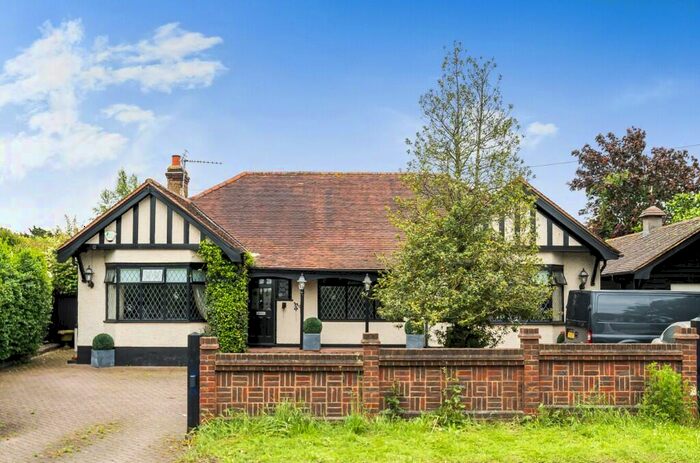 2 Bedroom Detached House For Sale In Sewardstone Road, Chingford, E4