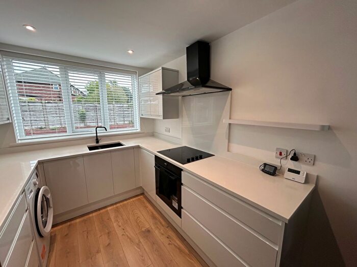 2 Bedroom Flat To Rent In Sale, M33