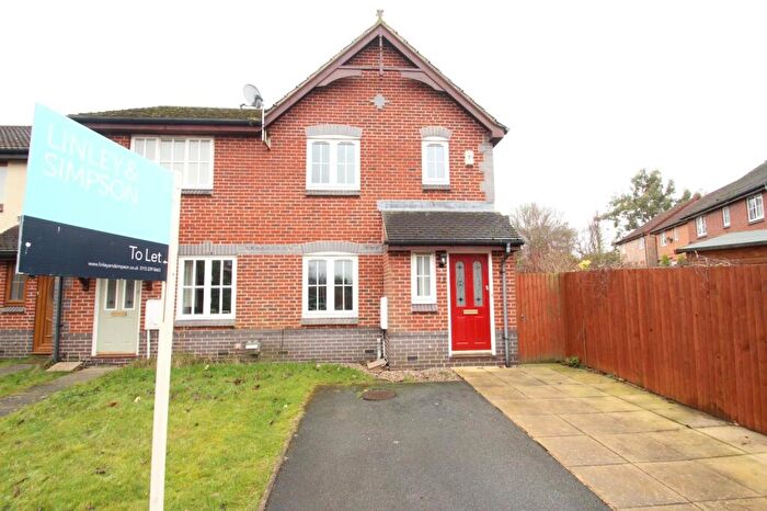 3 Bedroom House To Rent In Beechwood Court, Leeds, West Yorkshire, Uk, LS16