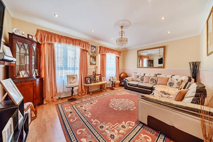 4 Bedroom Terraced House To Rent In Rochelle Close, St John's Hill, London, SW11