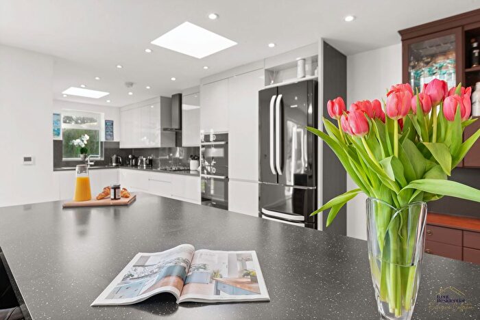 5 Bedroom Detached House For Sale In Willington Street, Maidstone, ME15