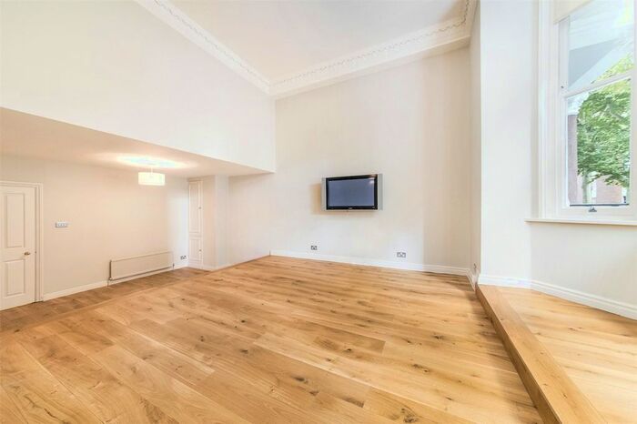 3 Bedroom Flat To Rent In Vicarage Gate, London, W8