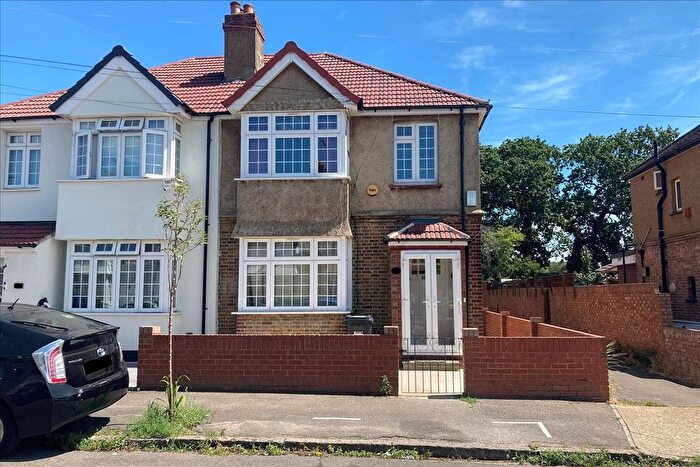 3 Bedroom End Of Terrace House To Rent In Helen Avenue, Feltham, TW14