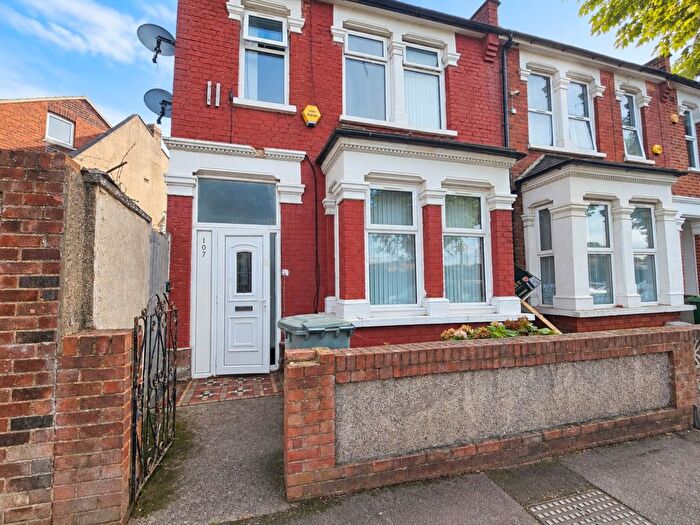 3 Bedroom Terraced House For Sale In Ruskin Avenue, London, E12