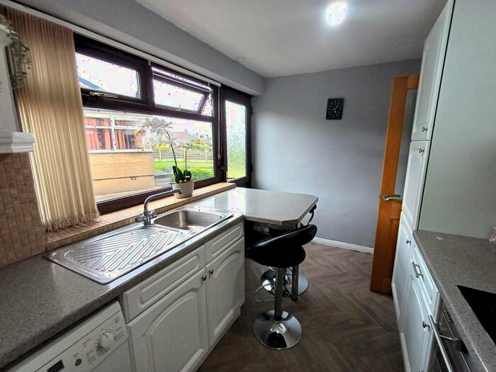2 Bedroom Semi-Detached Bungalow For Sale In Farndale Road, Bradford, BD15