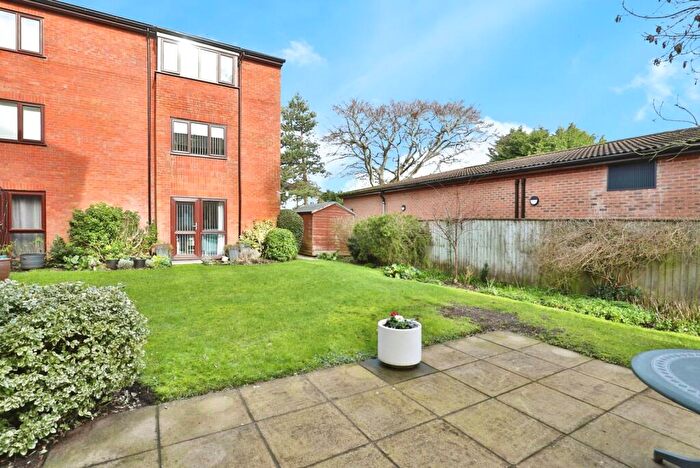 1 Bedroom Flat For Sale In Purewell, Christchurch, Dorset, BH23