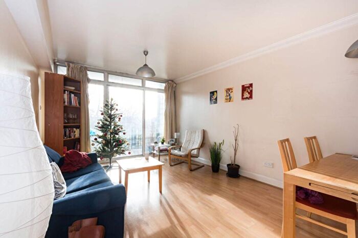 2 Bedroom Flat To Rent In Pentonville Road, Islington, London, N1