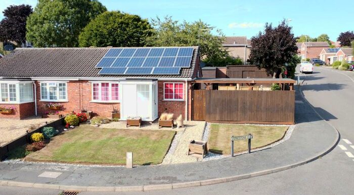 2 Bedroom Semi-Detached Bungalow To Rent In Livingstone Close, Rothwell, Kettering, NN14